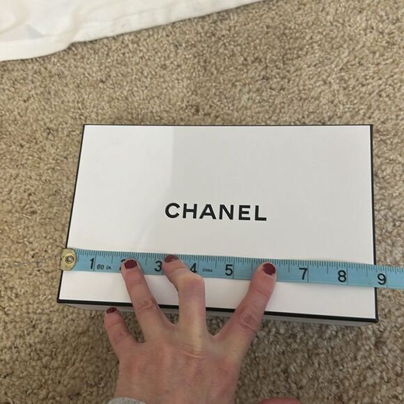 Empty CHANEL Box with Ribbon - Picture 9 of 10
